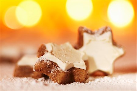 simsearch:659-06187405,k - Étoiles de Noël biscuits, cannelle Photographie de stock - Premium Libres de Droits, Code: 659-06152250