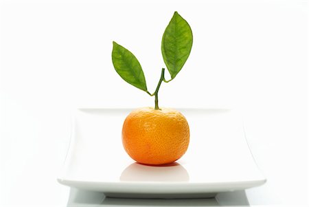 A clementine with leaves Foto de stock - Sin royalties Premium, Código: 659-06152251