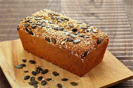 Pumpkin seed bread with sesame Foto de stock - Sin royalties Premium, Código: 659-06152291