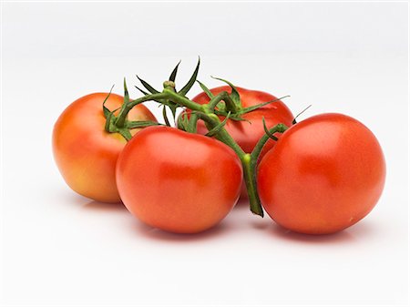 simsearch:659-06155506,k - Four Vine Ripe Tomatoes on White Foto de stock - Sin royalties Premium, Código: 659-06152339