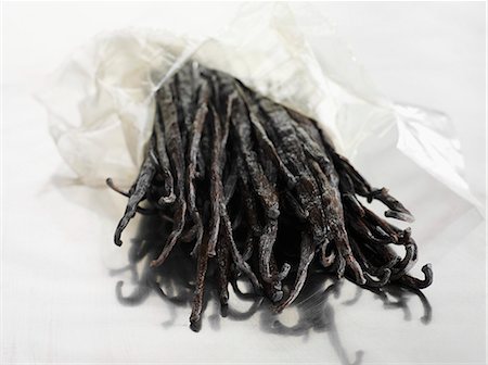 A bunch of vanilla pods Stock Photo - Premium Royalty-Free, Code: 659-06152528