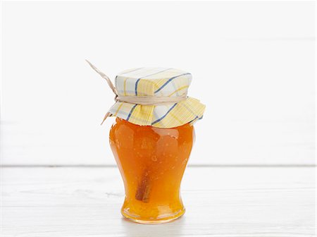 Un verre de confiture cannelle Photographie de stock - Premium Libres de Droits, Code: 659-06152562