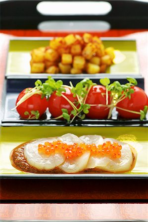 recipes for weight loss - Potato masala with scallop sashimis and cherry tomatoes (Asia) Stock Photo - Premium Royalty-Free, Code: 659-06152578