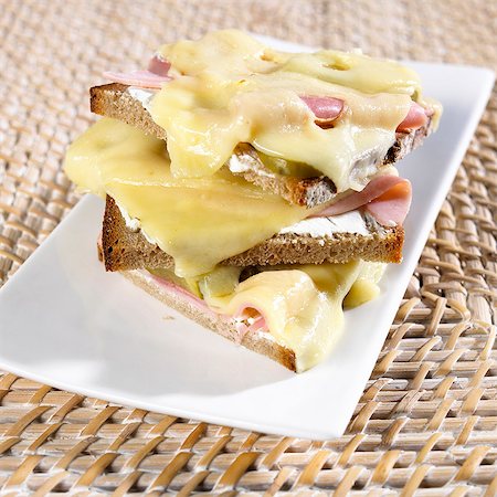 Fromage fondu et le jambon sur le pain Photographie de stock - Premium Libres de Droits, Code: 659-06152667