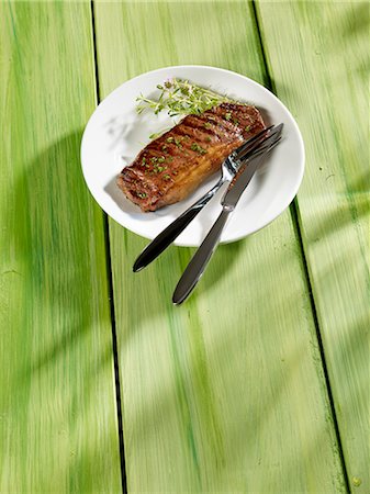 simsearch:659-07610088,k - Grilled rump steak with cress Foto de stock - Sin royalties Premium, Código: 659-06152678