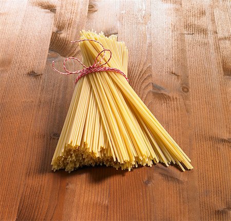 raw - Spaghetti tied with kitchen twine Stock Photo - Premium Royalty-Free, Code: 659-06152694