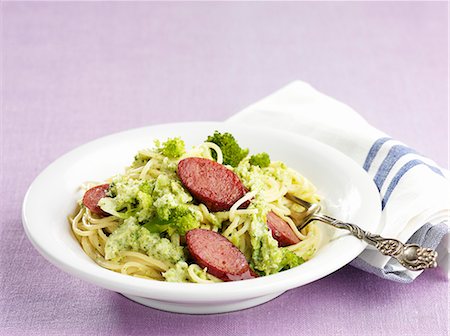 simsearch:659-06903920,k - Pasta with broccoli and sausage Foto de stock - Sin royalties Premium, Código: 659-06152697