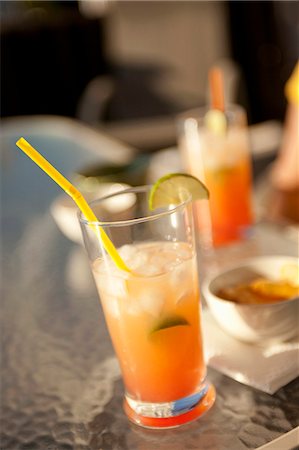 summer drinks - Mai Tai with a Straw on a Glass Table Foto de stock - Sin royalties Premium, Código: 659-06152721