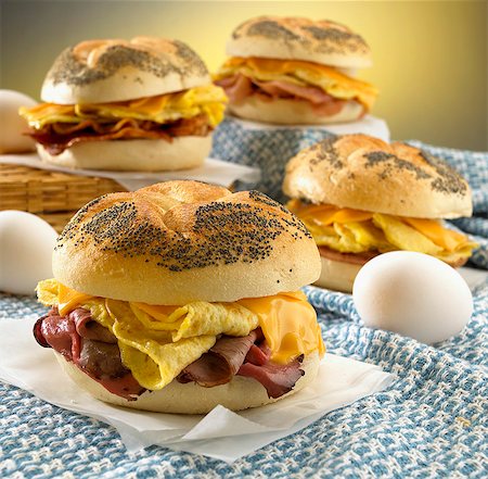 Petit déjeuner Sandwiches sur rouleaux de graines pavot Photographie de stock - Premium Libres de Droits, Code: 659-06152846