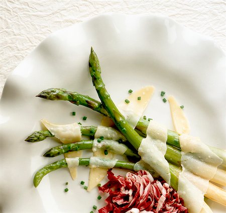 Salade d'asperges avec du fromage fondu Photographie de stock - Premium Libres de Droits, Code: 659-06152853