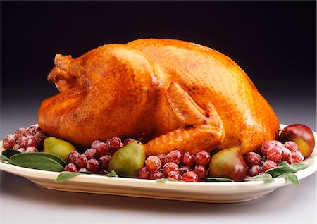 roasted (meat) - Whole Roasted Turkey on a Platter with Red Grapes and Pears Stock Photo - Premium Royalty-Free, Code: 659-06152860