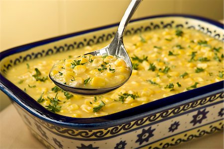 simsearch:659-08419227,k - Antique Serving Spoon of Creamed Corn; Creamed Corn in Serving Dish Foto de stock - Sin royalties Premium, Código: 659-06152888