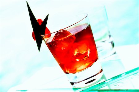 Strawberry and melon drink on the rocks Foto de stock - Royalty Free Premium, Número: 659-06152925