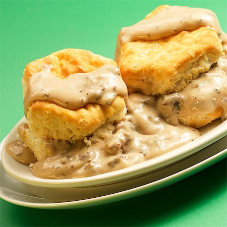 Two Biscuits with Sausage Gravy Fotografie stock - Premium Royalty-Free, Codice: 659-06152946