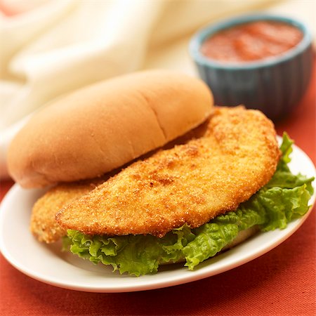 Breaded Fried Chicken Tender Sandwich; Barbecue Sauce Stock Photo - Premium Royalty-Free, Code: 659-06152948