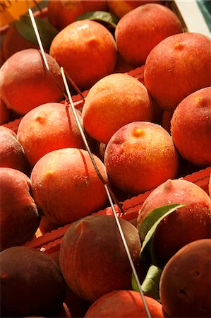 fresh peach - Organic Peaches on Display at Farmer's Market Stock Photo - Premium Royalty-Free, Code: 659-06152956