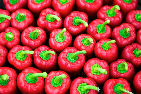Lots of red peppers (macro zoom) Foto de stock - Sin royalties Premium, Código: 659-06153091
