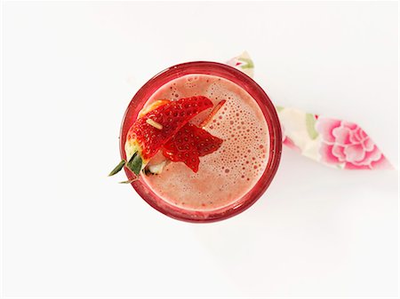 simsearch:659-03524407,k - A strawberry shake, seen from above Stock Photo - Premium Royalty-Free, Code: 659-06153140