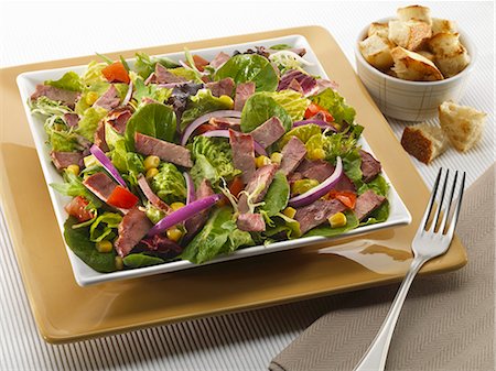 simsearch:659-06307190,k - Smoked Brisket Salad with Romain Lettuce, Corn, Onions and Tomatoes Stock Photo - Premium Royalty-Free, Code: 659-06153164