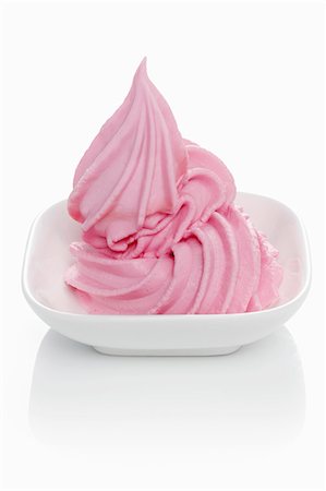 simsearch:659-06493810,k - Yogourt glacé de Berry Photographie de stock - Premium Libres de Droits, Code: 659-06153166