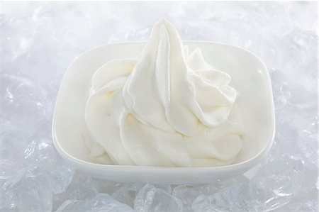 Crème glacée au yogourt Photographie de stock - Premium Libres de Droits, Code: 659-06153194