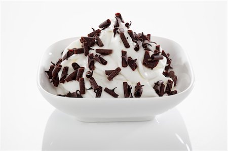 simsearch:659-06153166,k - Yogurt ice cream garnished with chocolate curls Foto de stock - Sin royalties Premium, Código: 659-06153196