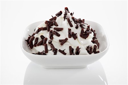 simsearch:659-07069458,k - Yogurt ice cream garnished with chocolate curls Foto de stock - Sin royalties Premium, Código: 659-06153196