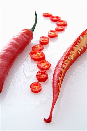 simsearch:659-06151298,k - Red chilli peppers and chilli rings Foto de stock - Sin royalties Premium, Código: 659-06153207