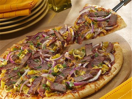 pizza server - Beef Brisket Pizza with Red Onion and Pepperoncinis Stock Photo - Premium Royalty-Free, Code: 659-06153258