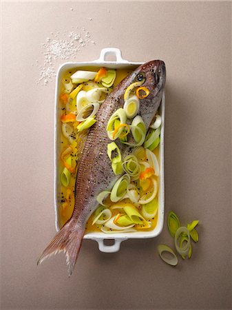 Red snapper with and orange and leek medley, ready to bake Stock Photo - Premium Royalty-Free, Code: 659-06153269