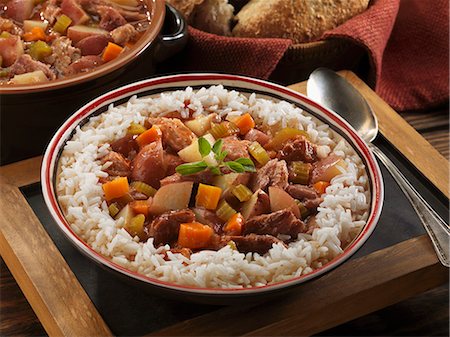 schweinefleisch - Pork and vegetable ragout on a bed of rice Foto de stock - Sin royalties Premium, Código: 659-06153260