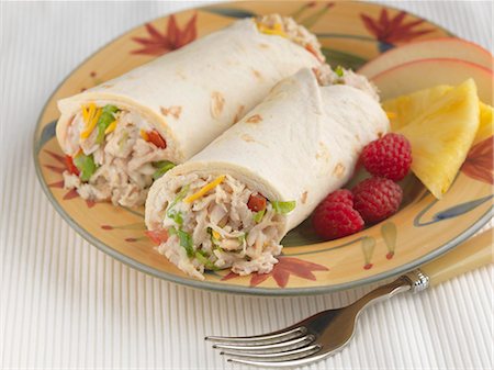 Turkey Salad Wraps with Raspberries and Pineapple Foto de stock - Sin royalties Premium, Código: 659-06153262