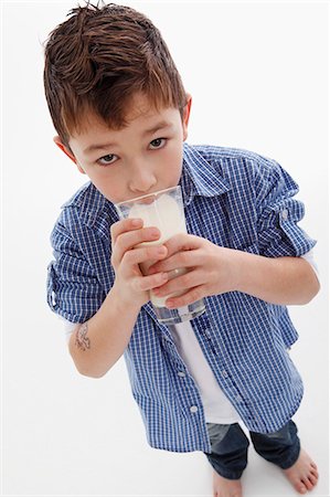 food tattoos - Little boy drinking milk Foto de stock - Sin royalties Premium, Código: 659-06153334