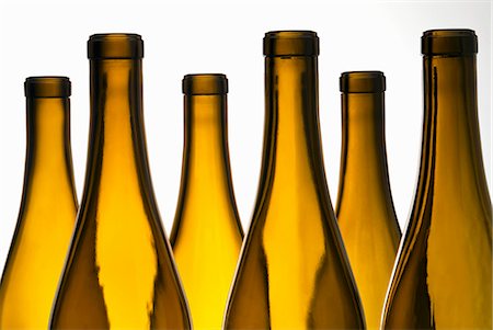 Bouteilles de vin vides Photographie de stock - Premium Libres de Droits, Code: 659-06153397