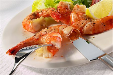 shrimp recipes - Peeling sauteed shrimp Stock Photo - Premium Royalty-Free, Code: 659-06153409