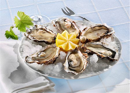 seafood on ice - Fresh oysters with lemon on ice Stock Photo - Premium Royalty-Free, Code: 659-06153400