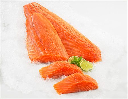 salmón (comida) - Salmon fillet on ice Foto de stock - Sin royalties Premium, Código: 659-06153423