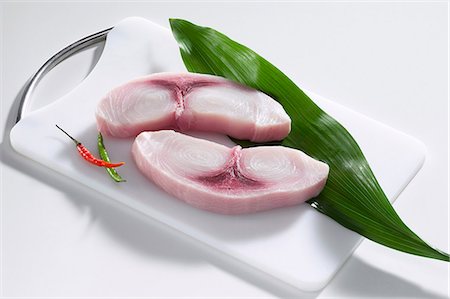 pescado - Fresh Swordfish steaks Foto de stock - Sin royalties Premium, Código: 659-06153436