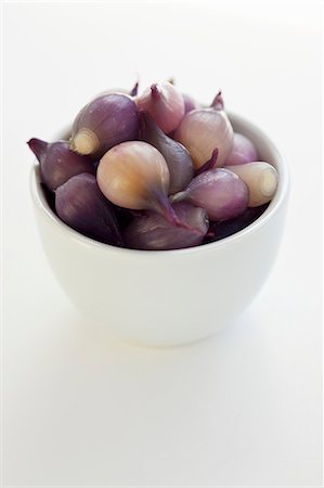 Bowl of Organic Red Baby Onions Foto de stock - Sin royalties Premium, Código: 659-06153464