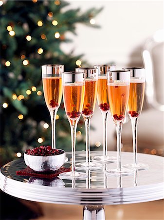 sekt - Rose champagne with pomegranate seeds Stock Photo - Premium Royalty-Free, Code: 659-06153485