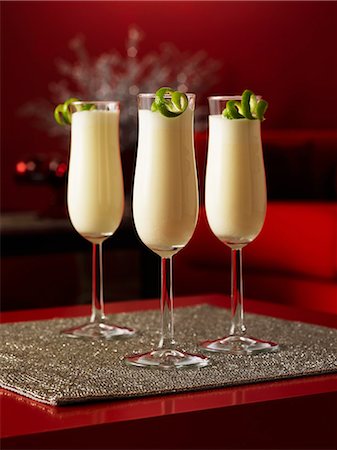 simsearch:659-08895983,k - Three glasses with Ramos Gin Fizz Foto de stock - Sin royalties Premium, Código: 659-06153514