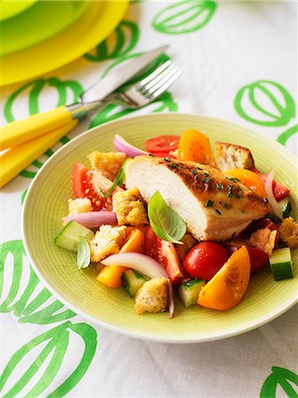 simsearch:659-06373860,k - Grilled chicken breast on Tuscan bread salad Foto de stock - Sin royalties Premium, Código: 659-06153524