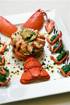 simsearch:659-06670870,k - Hummertörtchen (plat en forme de homard homard) avec épinards et artichauts Photographie de stock - Premium Libres de Droits, Code: 659-06153573