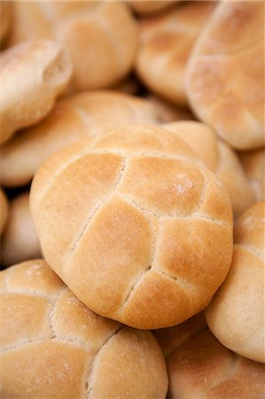 pan recipe - Wheat rolls Foto de stock - Sin royalties Premium, Código: 659-06153604