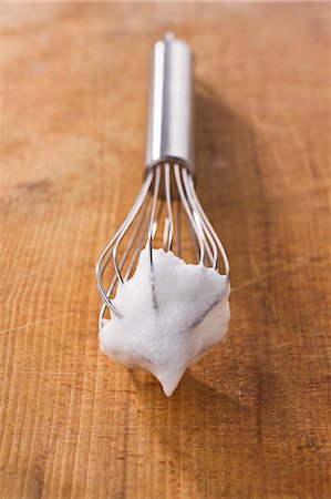 simsearch:659-07069427,k - Beaten egg white on whisk Stock Photo - Premium Royalty-Free, Code: 659-06153601