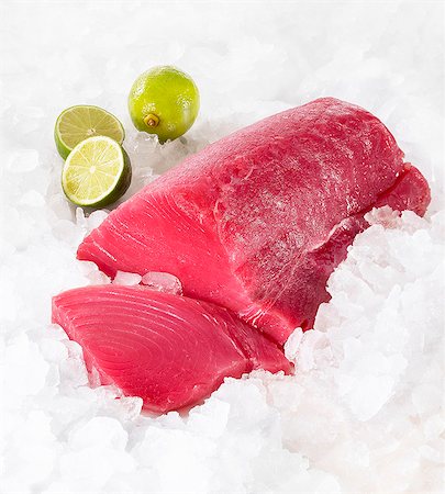 pescado - Tuna fish fillet on ice Foto de stock - Sin royalties Premium, Código: 659-06153694