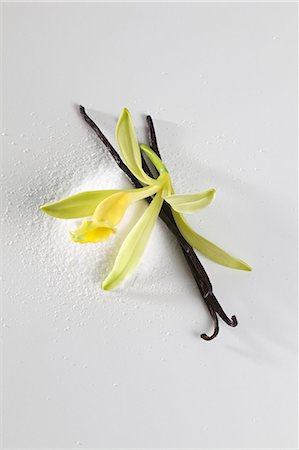 Vanilla blossom, vanilla pod and vanilla sugar Foto de stock - Sin royalties Premium, Código: 659-06153761