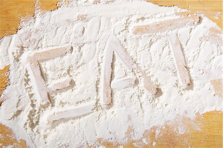 simsearch:659-03536706,k - The word 'eat' written in flour Stock Photo - Premium Royalty-Free, Code: 659-06153799