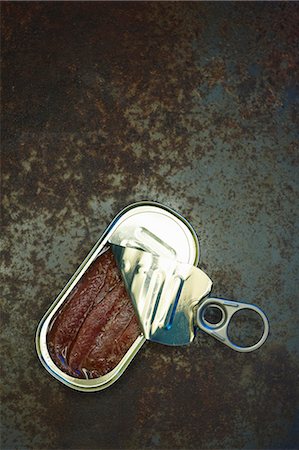 escabechado - Partially Opened Anchovy Tin Foto de stock - Sin royalties Premium, Código: 659-06153905