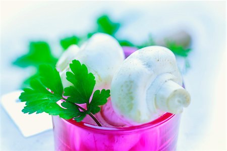 simsearch:659-06185744,k - Fresh mushrooms and parsley in a pink glass Stock Photo - Premium Royalty-Free, Code: 659-06153933